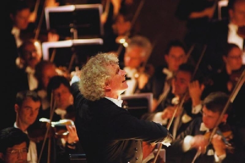 Simon Rattle lần đầu chỉ huy dàn nhạc tại Việt Nam