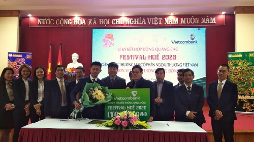 Vietcombank tài trợ 1,1 tỷ đồng cho Festival Huế 2020