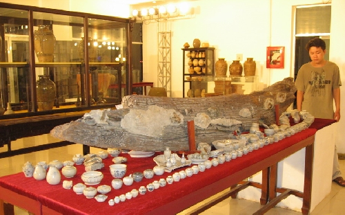 Khai mạc “ Không gian làng nghề - Trưng bày cổ vật” và thuyết trình chuyên đề “ Thưởng ngoạn cổ vật” 