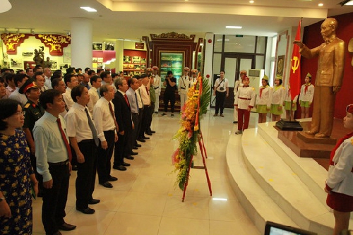 Triển lãm chuyên đề: “ Hồ Chí Minh – Những nét phác họa chân dung”