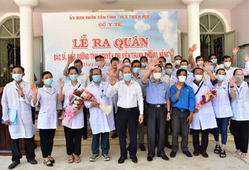 Lế ra quân đưa Bác sĩ, điều dưỡng  Huế tình nguyện chi viện cho TP Đà Nẵng phòng chống dịch COVID-19