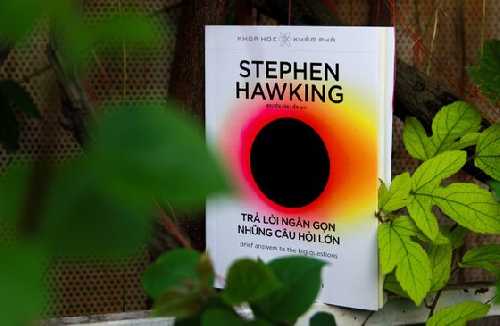 Cuốn sách cuối cùng của nhà vật lý thiên tài Stephen Hawking ra mắt bạn đọc Việt Nam
