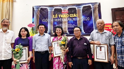 Nâng cao giải thưởng văn học trong xã hội hóa