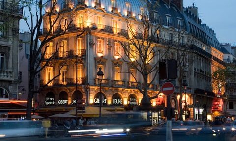 Hiệu sách mang tính biểu tượng của Paris đóng cửa gây nuối tiếc cho những người yêu sách tại Pháp