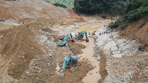 Tiếp tục tìm kiếm các nạn nhân mất tích tại Rào Trăng 3, giai đoạn 5