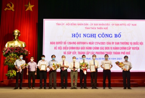 Công bố Nghị quyết điều chỉnh địa giới các đơn vị hành chính cấp huyện và sắp xếp, thành lập các phường thuộc thành phố Huế