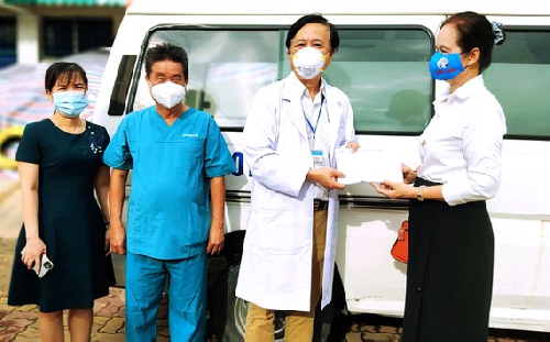 Có một “tuyến đầu” của nhà văn thành phố