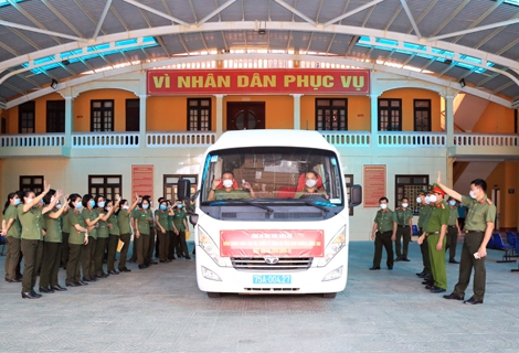 Công an tỉnh Thừa Thiên Huế hỗ trợ trang thiết bị chống dịch đến Công an các tỉnh phía nam
