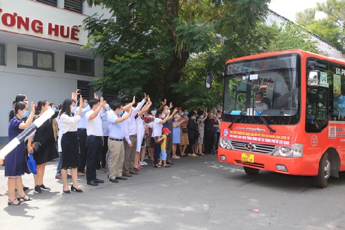 115 Y bác sĩ Bệnh viện TW Huế lên đường vào TP Hồ Chí Minh chống dịch 