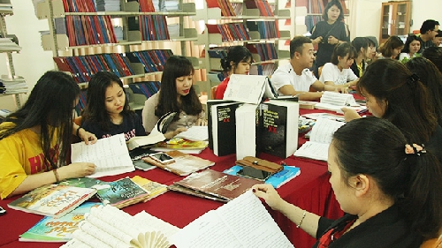 Tổ chức Ngày Sách và Văn hóa đọc Việt Nam (21/4) hằng năm