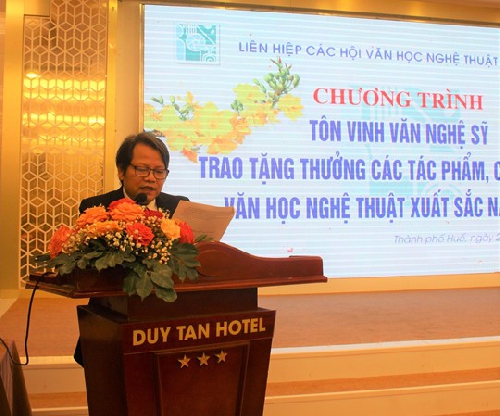 Tôn vinh văn nghệ sĩ và trao tặng thưởng tác phẩm, công trình văn học nghệ thuật xuất sắc năm 2022.