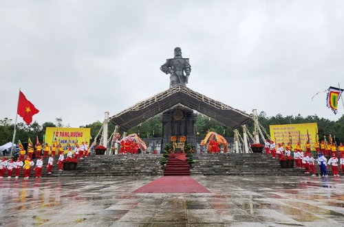  Dâng hương và kỷ niệm 234 năm Nguyễn Huệ lên ngôi Hoàng đế và xuất binh đại phá quân Thanh