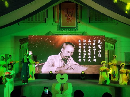 Fesival Thơ Huế với chủ đề “ Thơ Huế và Di sản”
