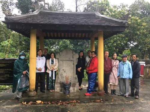 Nguyên Tiêu viếng mộ thi nhân