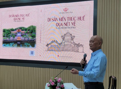 Giới thiệu ấn phẩm "Di sản kiến trúc Huế qua nét vẽ - Tư liệu Viện Bảo tồn di tích"