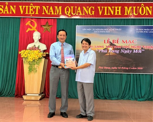 Bế mạc trại sáng tác “Phú Vang ngày mới”.