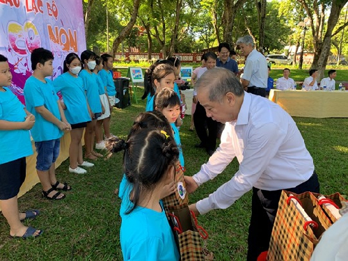 Ra mắt CLB mỹ thuật "Nhành Cọ Non"