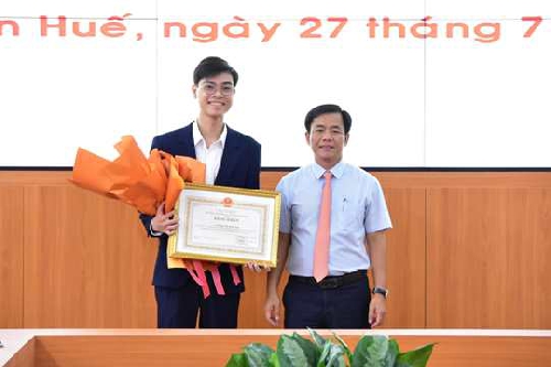 Tuyên dương học sinh, Tổ Giáo viên Bồi dưỡng bộ môn Sinh học đạt Huy chương Bạc kỳ thi Olympic Sinh học Quốc tế năm 2022