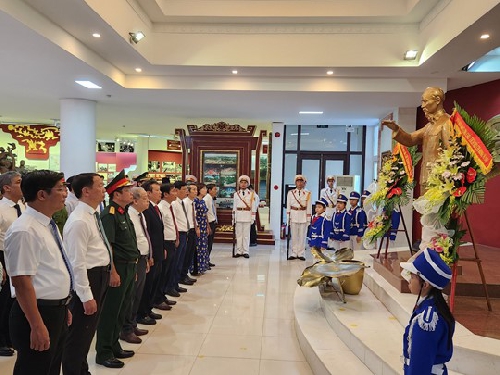  Khai mạc Triển lãm chuyên đề: “Từ Ngọ Môn đến Ba Đình lịch sử”