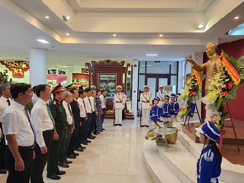  Khai mạc Triển lãm chuyên đề: “Từ Ngọ Môn đến Ba Đình lịch sử”