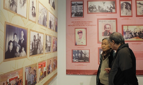 Triển lãm hình ảnh tư liệu và giới thiệu tập sách về cuộc đời và sự nghiệp của “Nhà ngoại giao - Đại tá Hà Văn Lâu: Hồi ức cách mạng trong kỷ niệm”