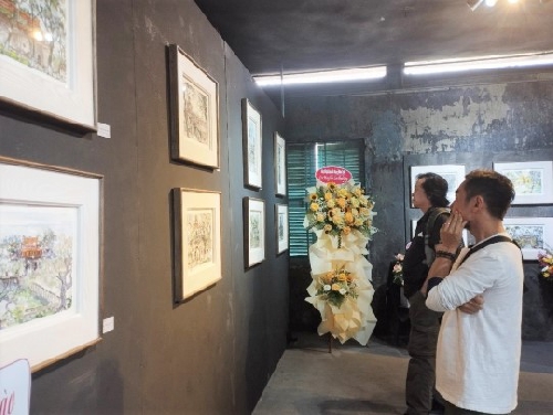 Trưng bày hơn 40 tác phẩm tại triển lãm “Cửa gió phai” của hoạ sĩ Đặng Mậu Triết.