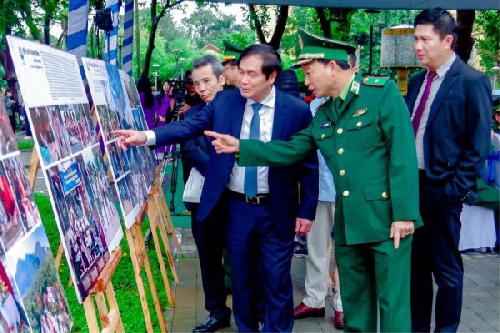  Tổ chức Cuộc thi và Triển lãm ảnh nghệ thuật cấp Quốc gia “Tự hào một dải biên cương” lần thứ III
