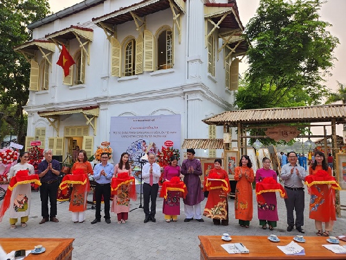 Triển lãm chuyên đề “Một số dòng tranh dân gian tiêu biểu của Việt Nam và nghề thủ công truyền thống Huế”·