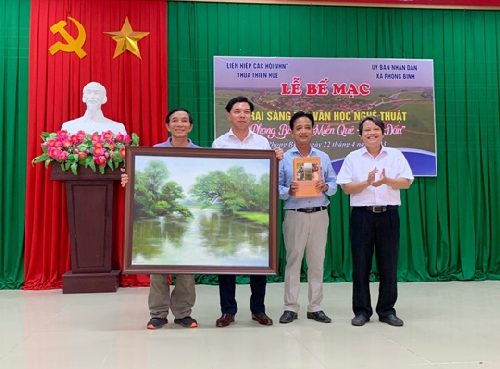 Bế mạc trại sáng tác Văn học nghệ thuật “Phong Bình - Miền quê yêu dấu” 