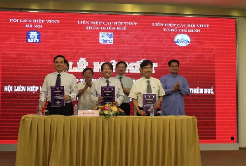 Ký kết hợp tác phối hợp hoạt động giữa Hội Liên hiệp VHNT Hà Nội-  TP. Hồ Chí Minh - Thừa Thiên Huế.