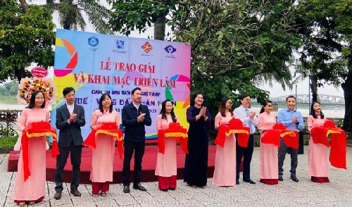 Trao giải và khai mạc triển lãm cuộc thi ảnh thời sự, nghệ thuật “Huế - vùng đất thân thiện” năm 2023.