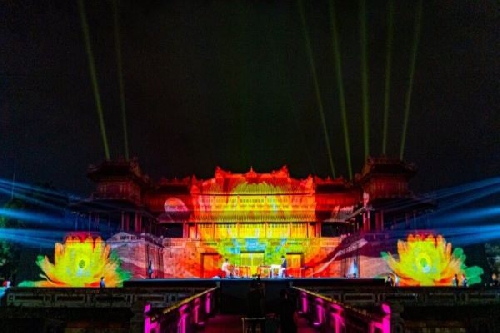 Đặc sắc chương trình nghệ thuật “Huế by light - The live show”.