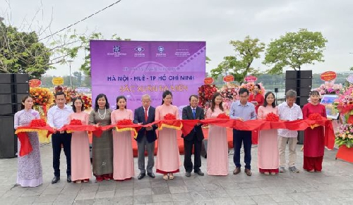 Triển lãm "Sắc xuân ba miền" Hà Nội - Huế - TP Hồ Chí Minh