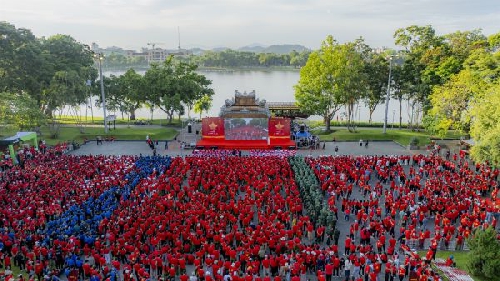  “Cùng Việt Nam Tiến Bước-1 tỷ bước chân tiến vào kỷ nguyên mới”