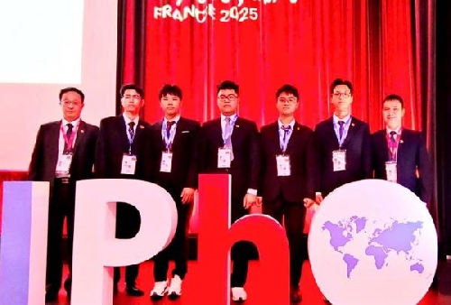 Trần Lê Thiện Nhân, học sinh lớp 12, Trường THPT Chuyên Quốc học Huế đoạt Huy chương Bạc Olympic Vật lý quốc tế 2025