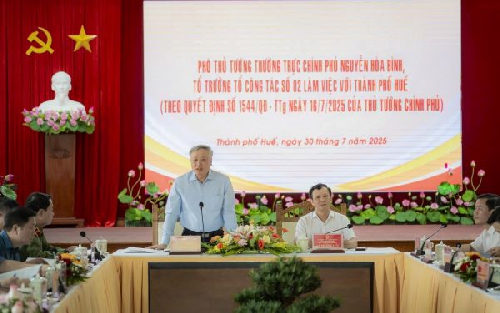 Phó Thủ tướng Thường trực Chính phủ Nguyễn Hòa Bình làm việc với Ban Thường vụ Thành ủy Huế