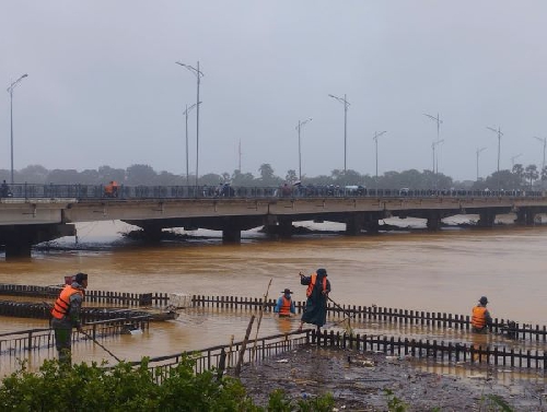Giải quyết kịp thời, triệt để công tác vệ sinh môi trường do ảnh hưởng của lũ lụt
