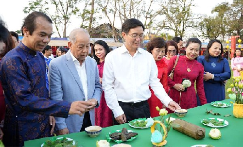 Rộn ràng tết huế