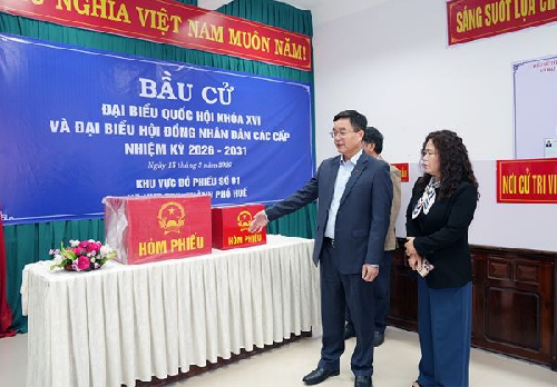 Ủy viên Trung ương Đảng, Bí thư Thành ủy Huế Nguyễn Đình Trung kiểm tra công tác chuẩn bị bầu cử đại biểu Quốc hội khóa XVI và đại biểu HĐND các cấp nhiệm kỳ 2026 – 2031