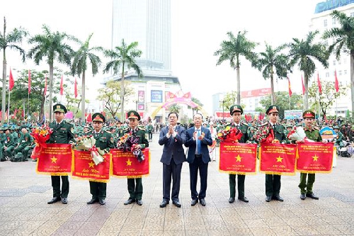 Thanh niên TP Huế hăng hái lên đường nhập ngũ năm 2026