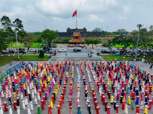 Sôi động Ngày hội "Rực rỡ tháng 3"