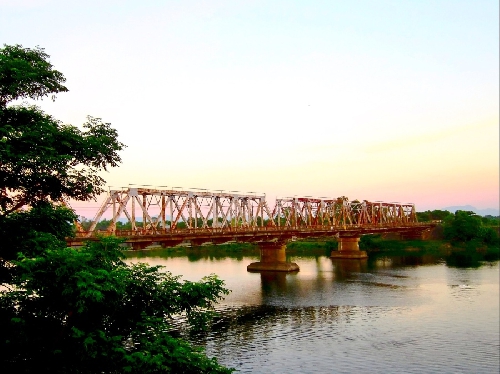 Hát vang lên chiến công của một cây cầu