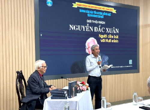 Ra mắt tập sách “Nguyễn Đắc Xuân - Người cầm bút với Huế mình”: Dấu ấn 90 tác phẩm ở tuổi 90