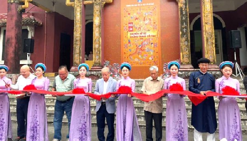 Khai mạc triển lãm “Chuyện kể từ những trang cổ thư” 