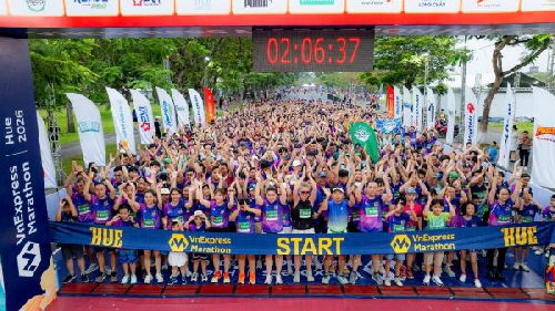  Hơn 8.000 người đã trải nghiệm giải chạy VnExpress Marathon Huế 2026