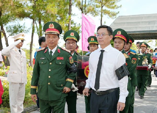 Thành phố Huế tổ chức truy điệu và an táng 8 hài cốt liệt sĩ, chuyên gia Việt Nam hy sinh trên đất bạn Lào