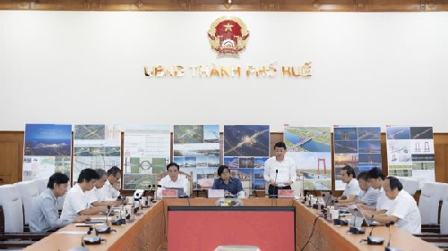 Hội đồng thi tuyển xem xét phương án thiết kế kiến trúc cầu qua Cồn Hến và đường dẫn hai đầu cầu