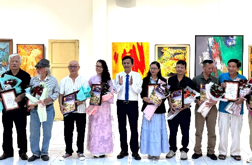 Khai mạc Triển lãm Mỹ thuật “Sông Hương và những người bạn”.