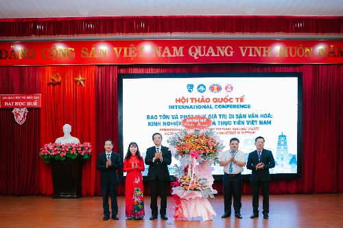 Hội thảo khoa học quốc tế “Bảo tồn và phát huy giá trị di sản văn hóa: Kinh nghiệm quốc tế và thực tiễn Việt Nam”.