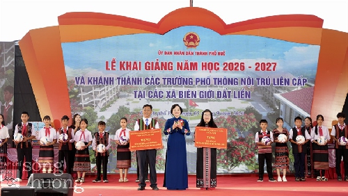 Thành phố Huế, học sinh hân hoan chào đón năm học mới 2026 - 2027